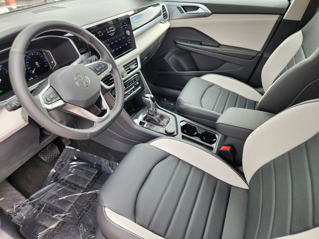 New 2025 Volkswagen Taos SEL image 6