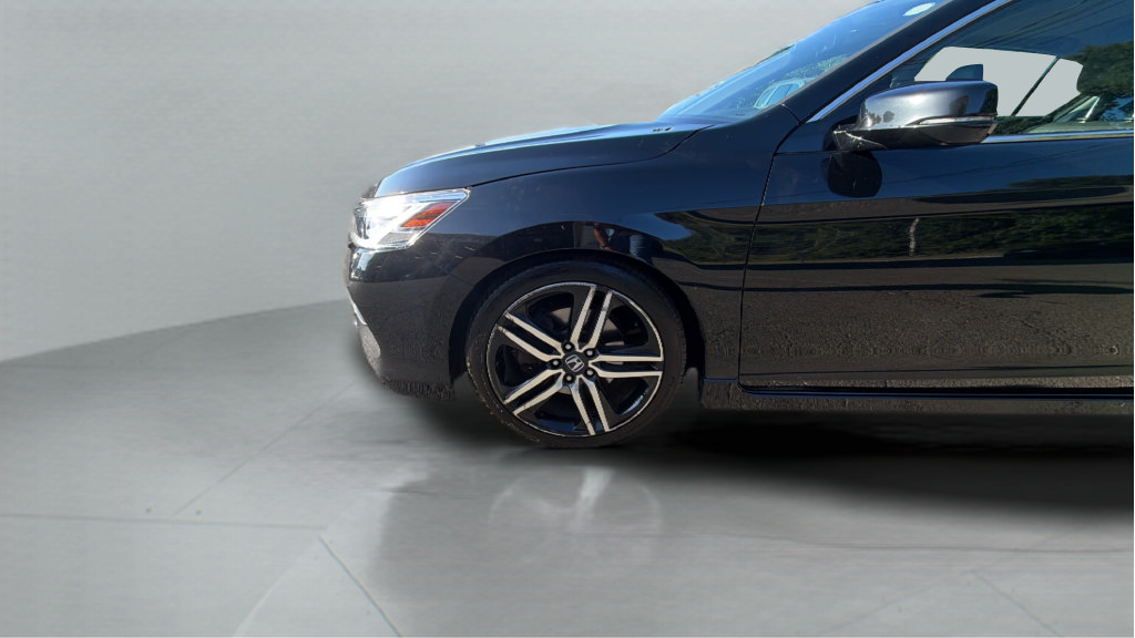 Used 2016 Honda Accord Touring image 16