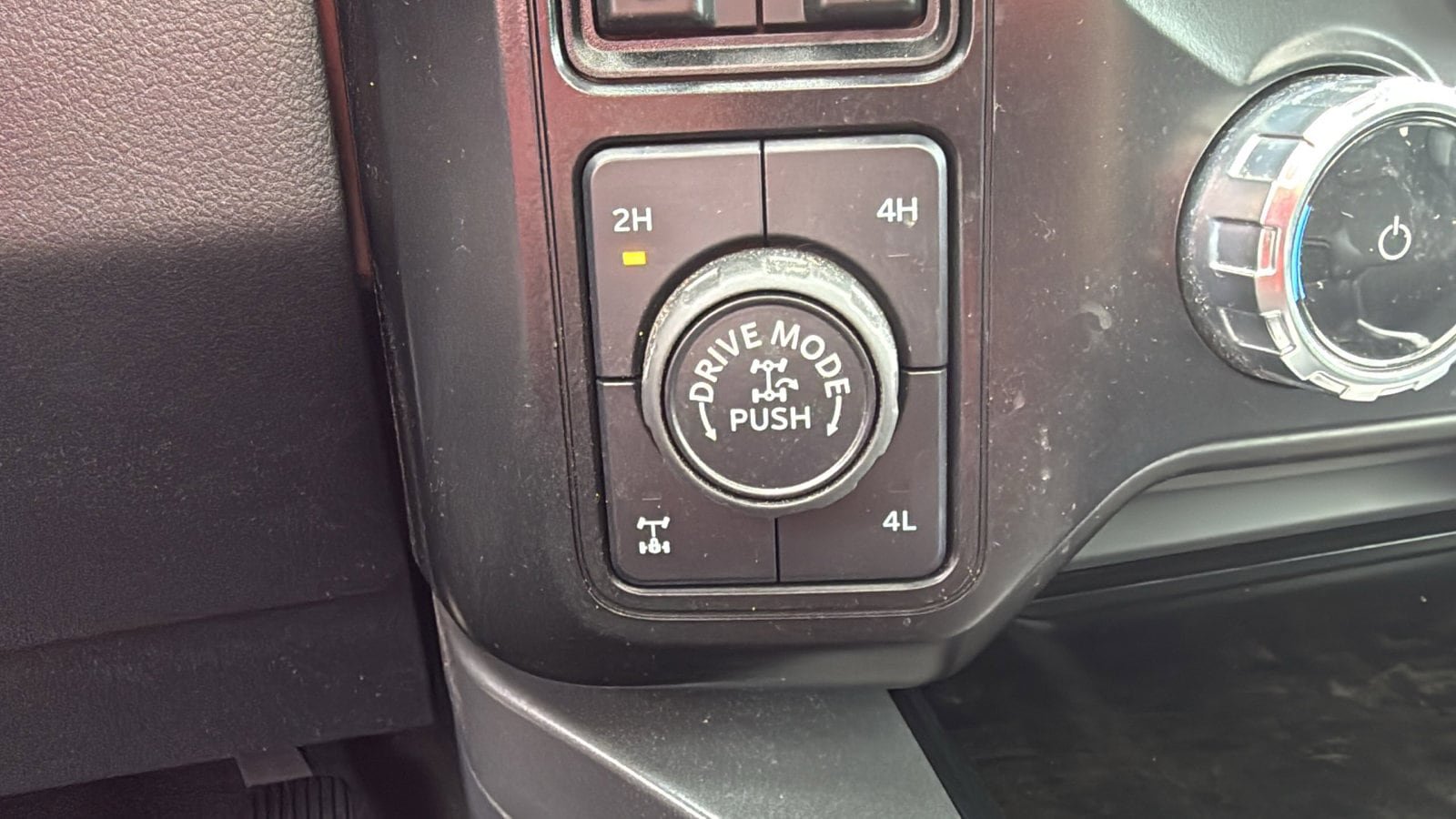 Used 2024 Ford F250 Lariat w/ Lariat Ultimate Package AWD/4WD image 25