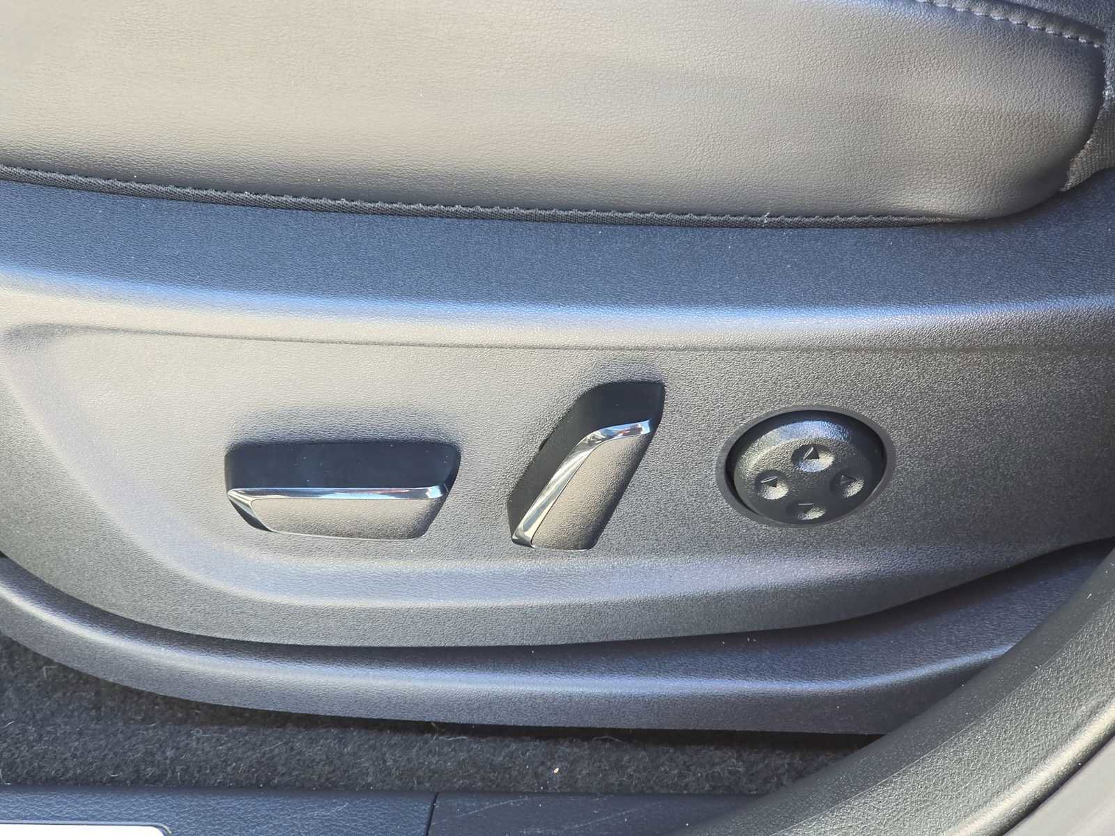 Used 2023 Nissan Ariya AWD image 29