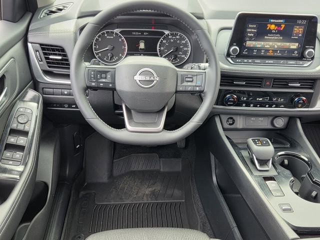 Used 2025 Nissan Rogue SV FWD image 11