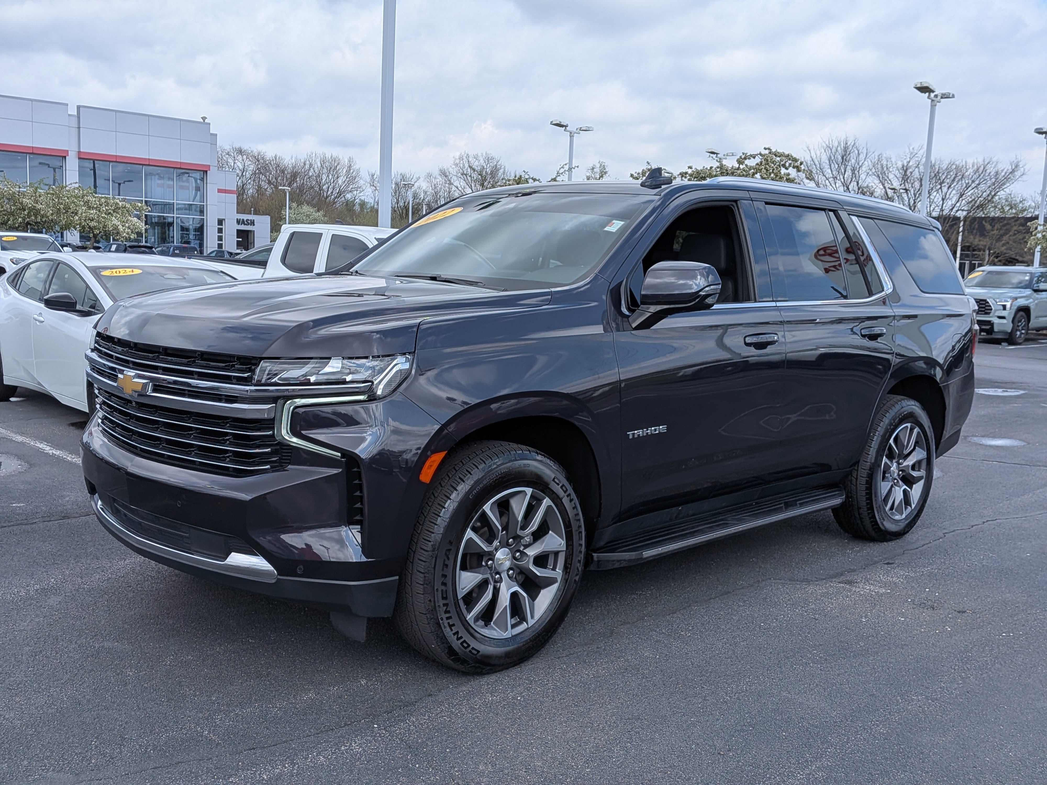 Used 2022 Chevrolet Tahoe LT w/ Luxury Package AWD/4WD image 4