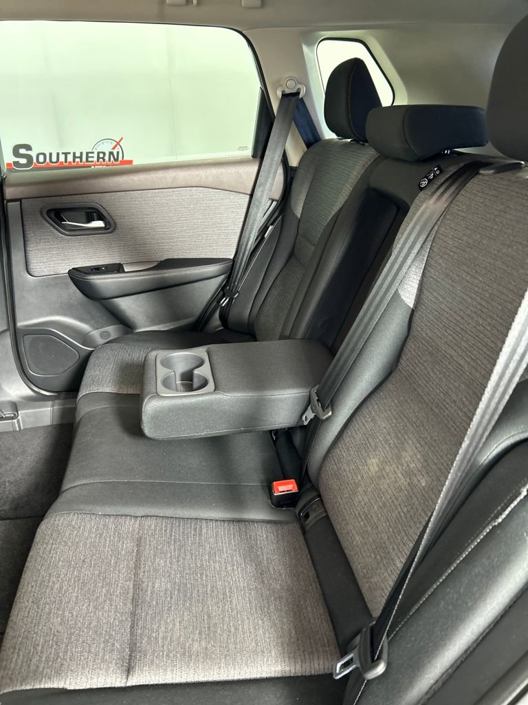 Used 2023 Nissan Rogue SV image 26
