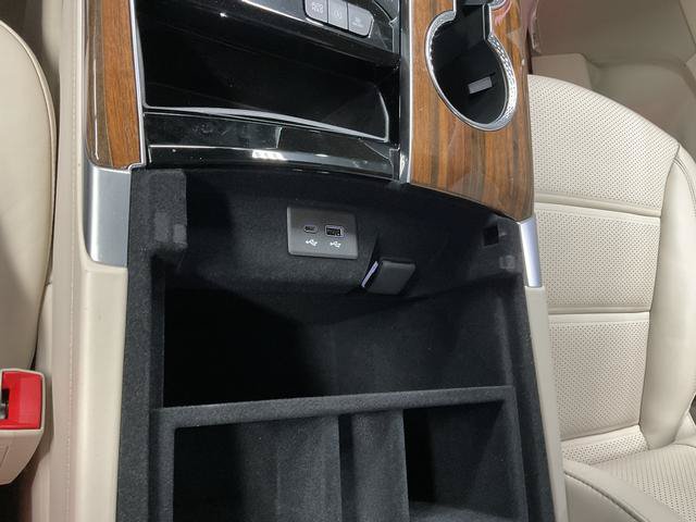 Used 2026 Cadillac Escalade Platinum Luxury AWD/4WD image 32