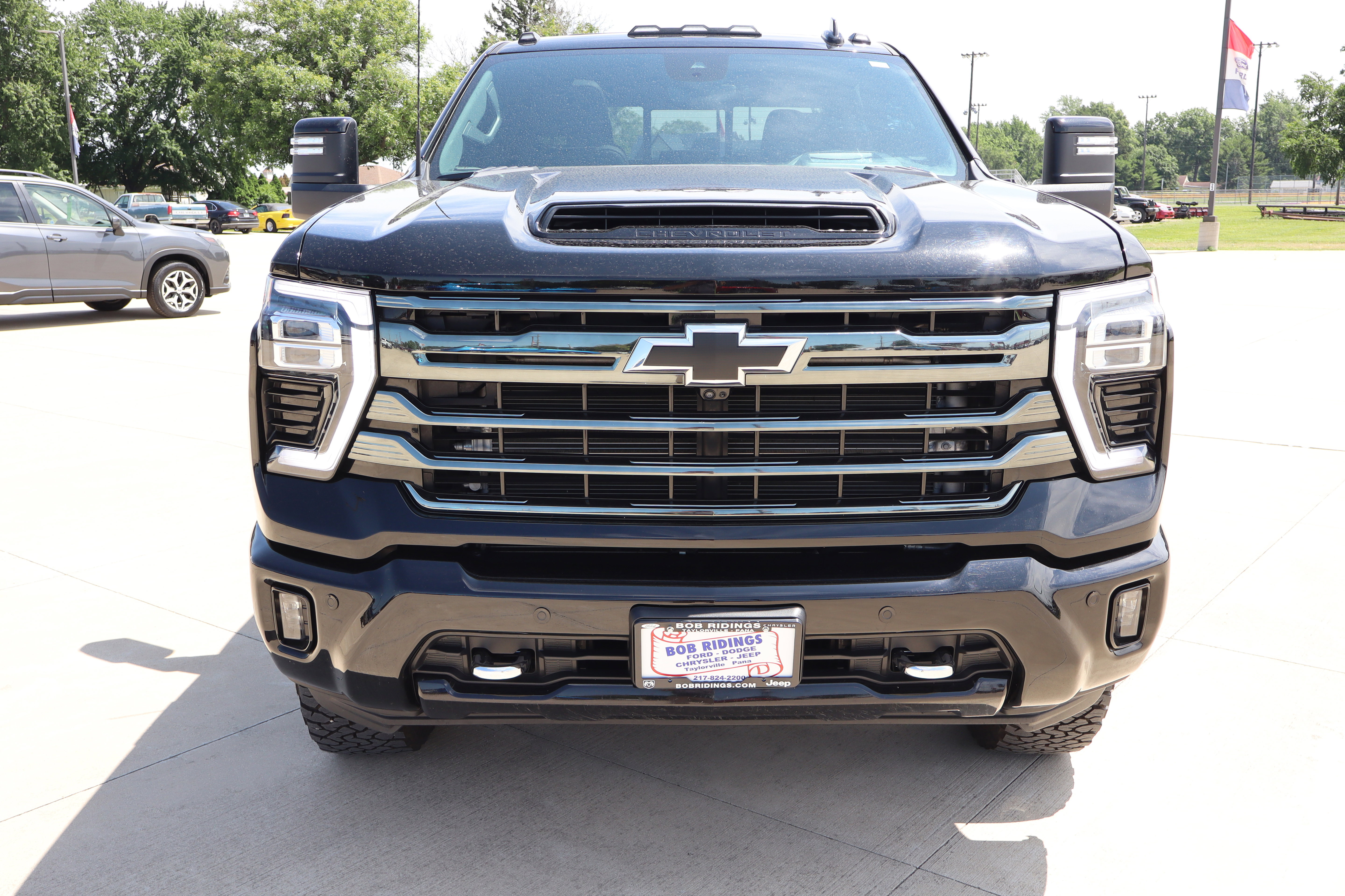 Used 2024 Chevrolet Silverado 3500 High Country w/ High Country Premium Package AWD/4WD image 3