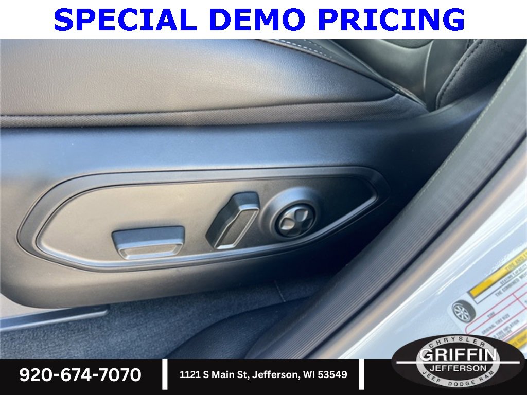 New 2025 Jeep Grand Cherokee Altitude image 17