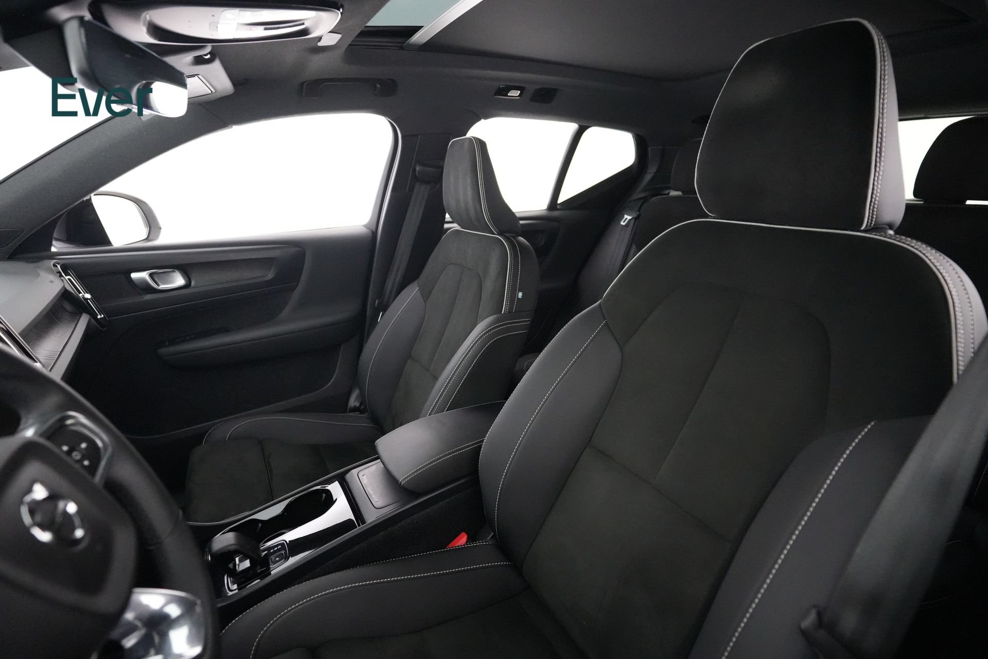 Used 2023 Volvo XC40 Recharge Plus AWD/4WD image 4
