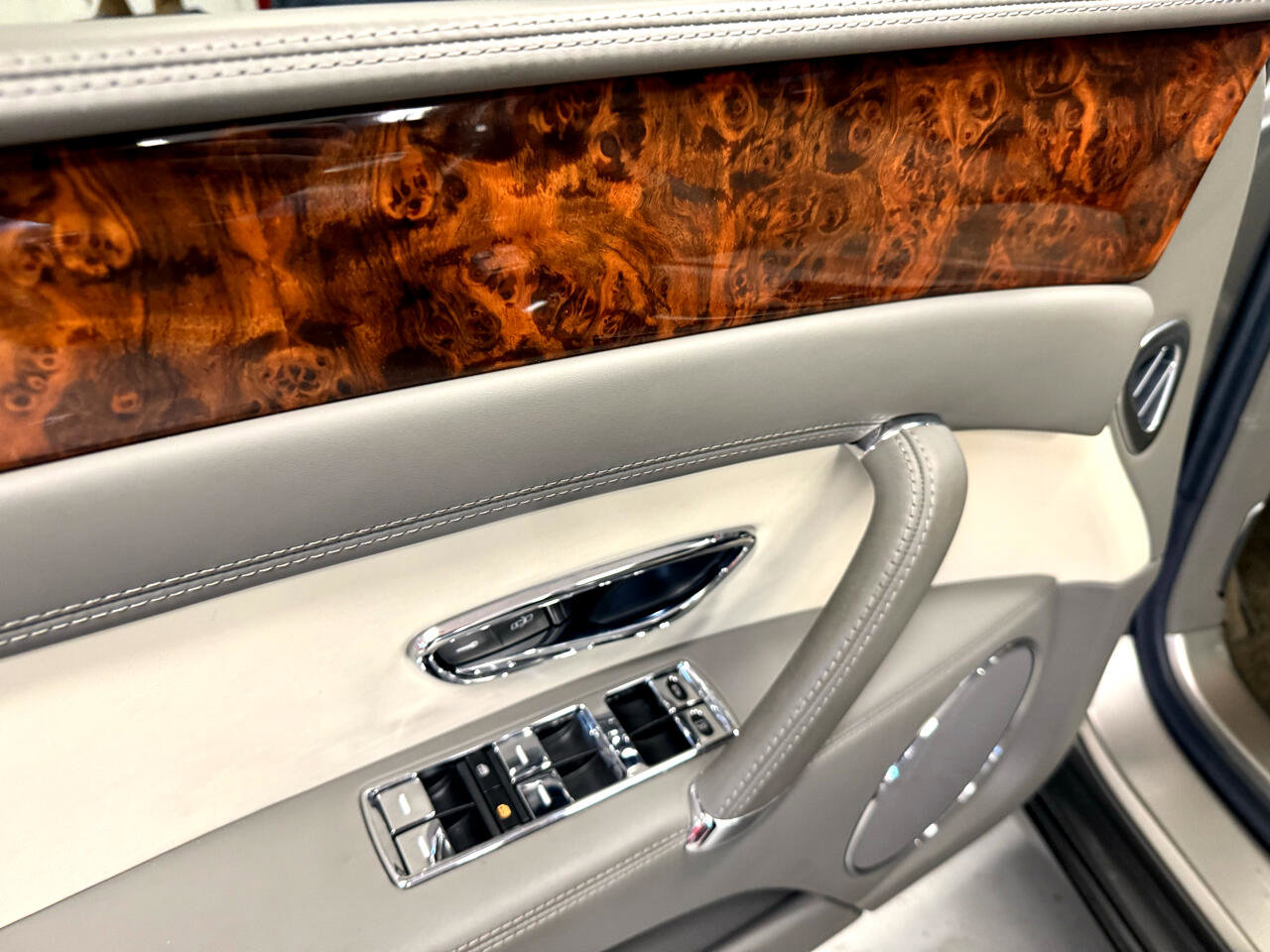 Used 2015 Bentley Flying Spur V8 image 36