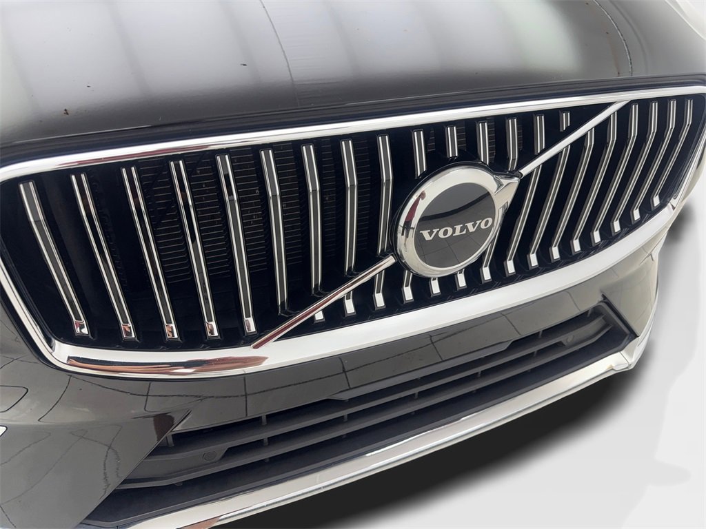 Used 2022 Volvo XC60 B5 Inscription w/ Protection Package Premier image 26
