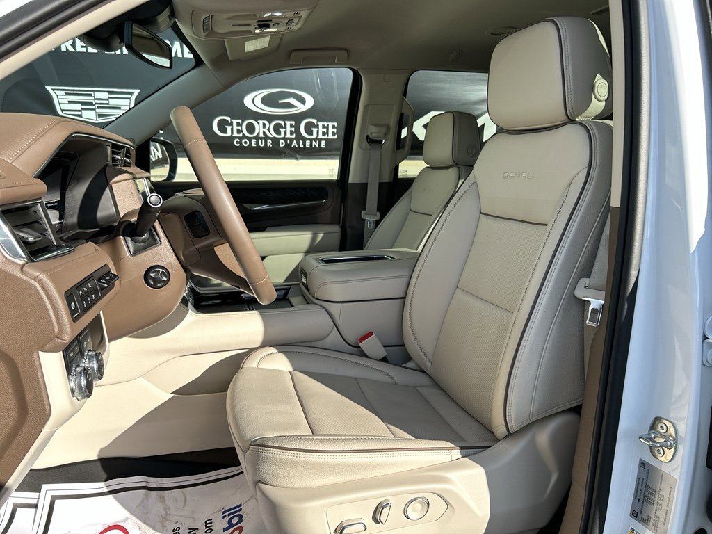 Used 2024 GMC Yukon XL Denali AWD/4WD image 12