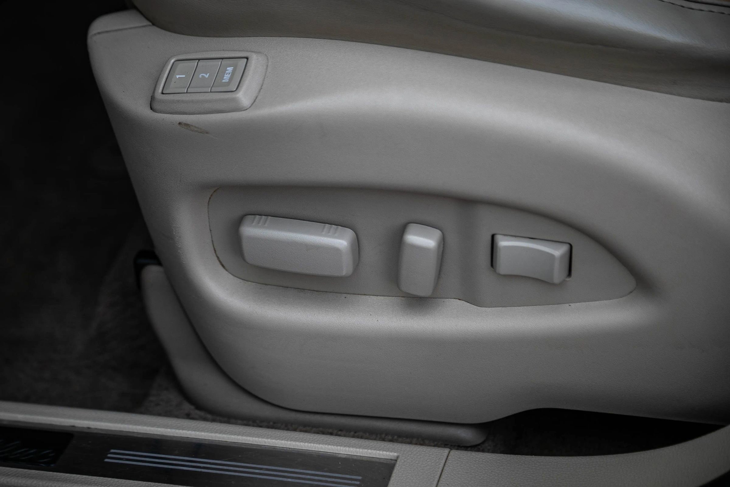 Used 2013 Cadillac SRX Luxury w/ Driver Awareness Package image 29