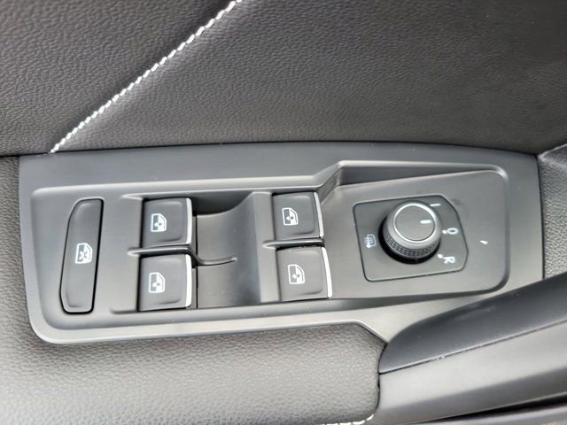 Certified 2024 Volkswagen Tiguan SE FWD image 25
