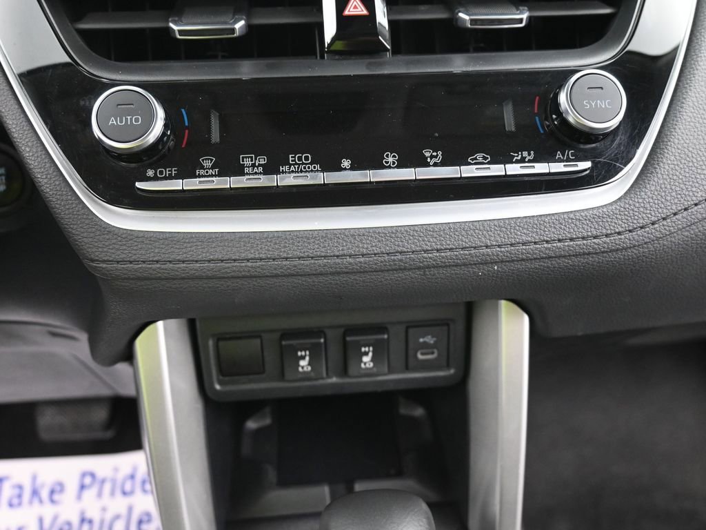 Used 2024 Toyota Corolla Cross XLE image 12