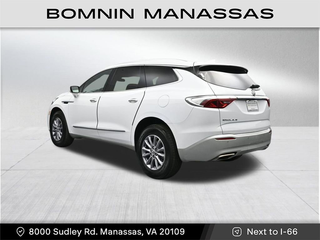 Used 2023 Buick Enclave Essence image 3