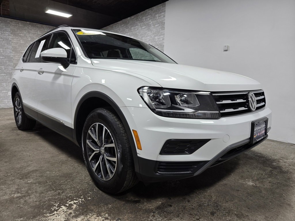 Used 2020 Volkswagen Tiguan SE w/ Panoramic Sunroof Package image 4