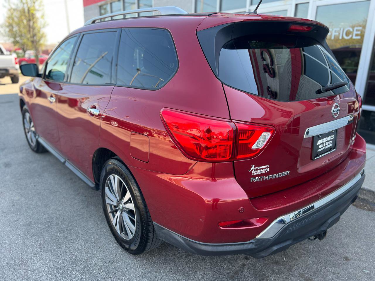 Used 2017 Nissan Pathfinder SV image 5