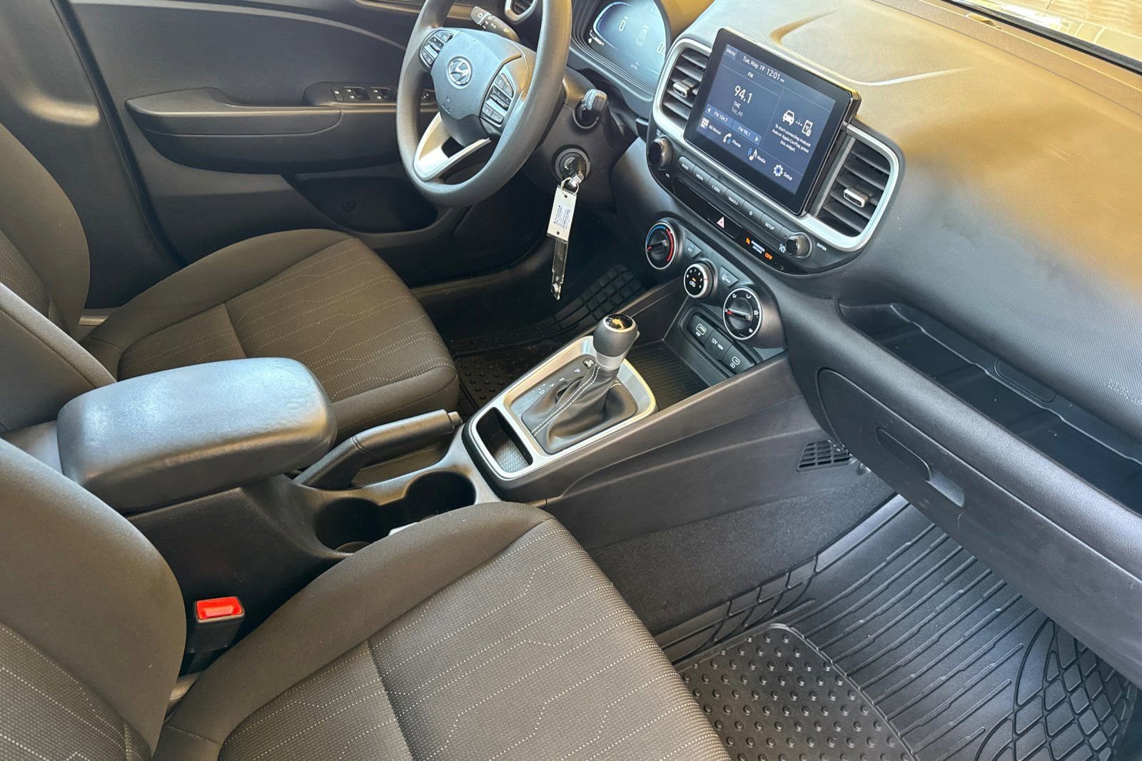 Used 2024 Hyundai Venue SE FWD image 17