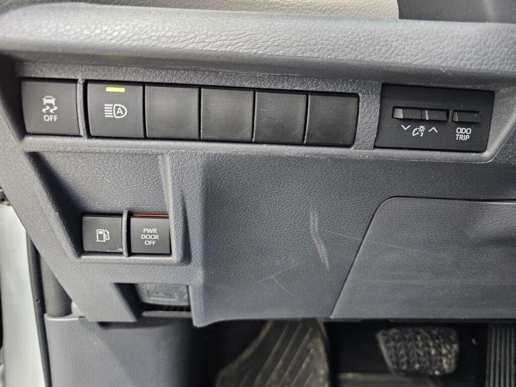 Used 2021 Toyota Sienna XLE w/ XLE Plus Package image 33