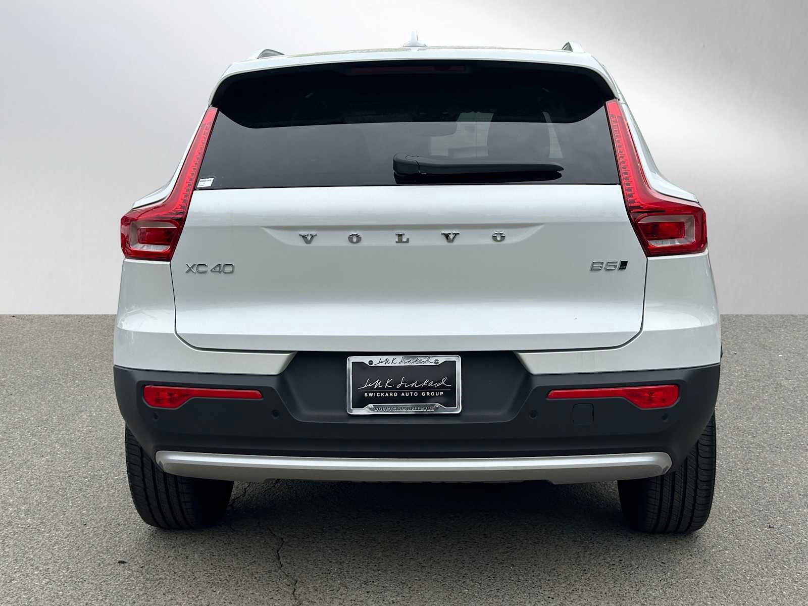 Used 2025 Volvo XC40 B5 Core w/ Protection Package Premier AWD/4WD image 4