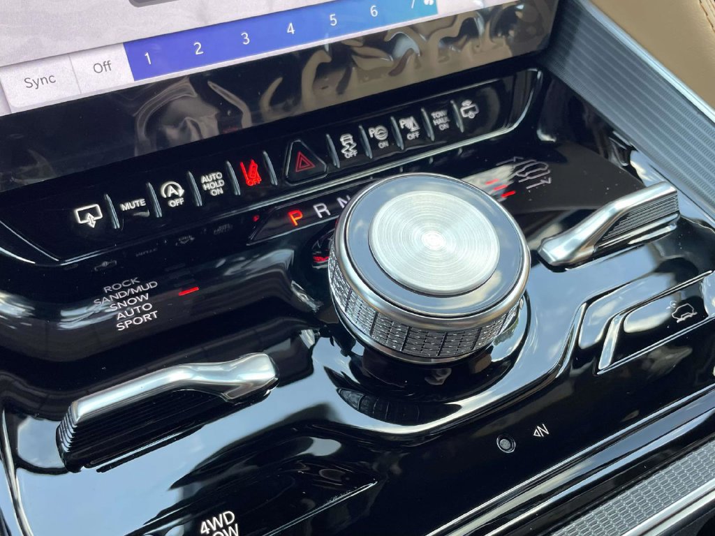 New 2026 Jeep Grand Wagoneer L Summit AWD/4WD image 40