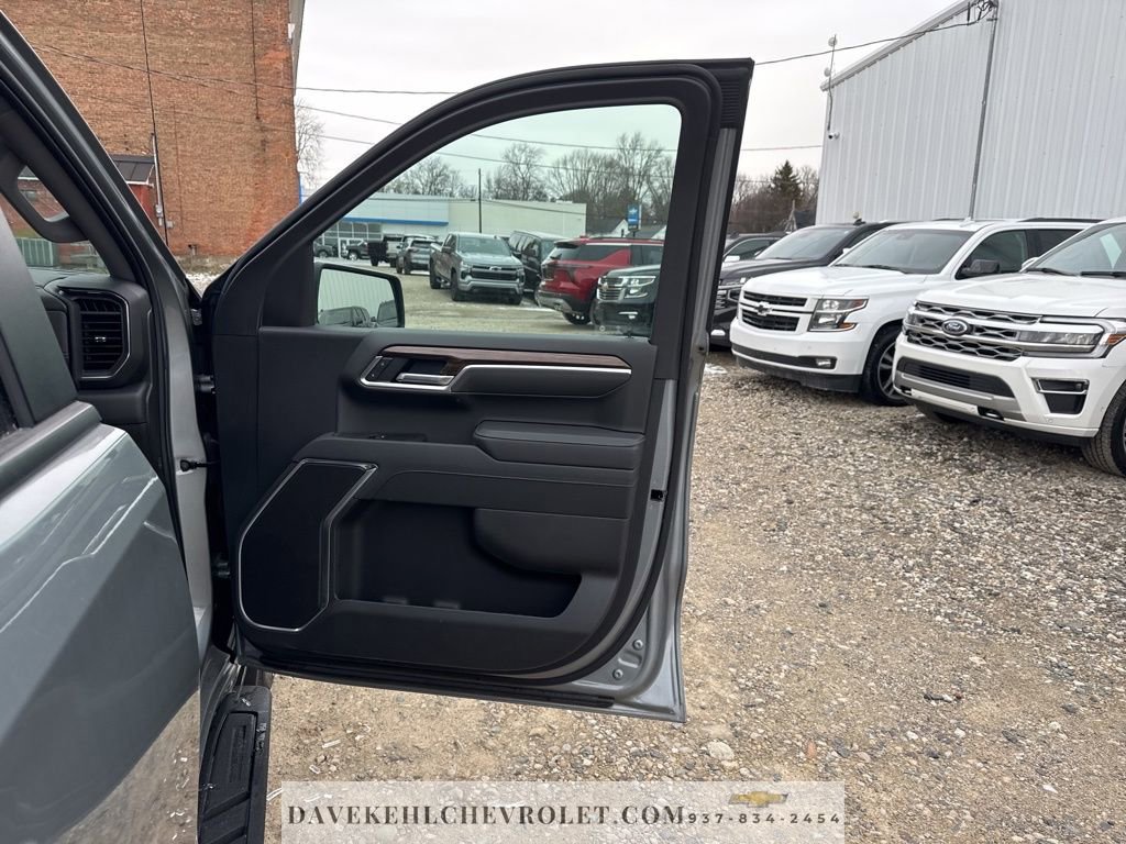 Used 2025 Chevrolet Silverado 1500 LT image 45