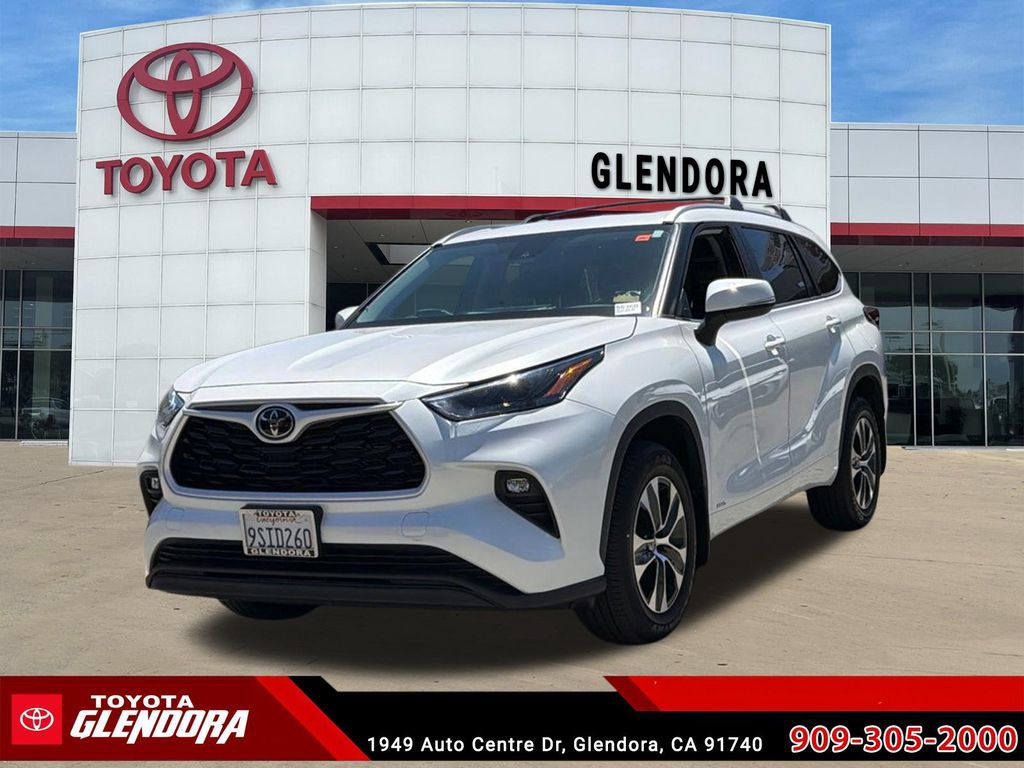 Certified 2025 Toyota Highlander XLE AWD/4WD image 4