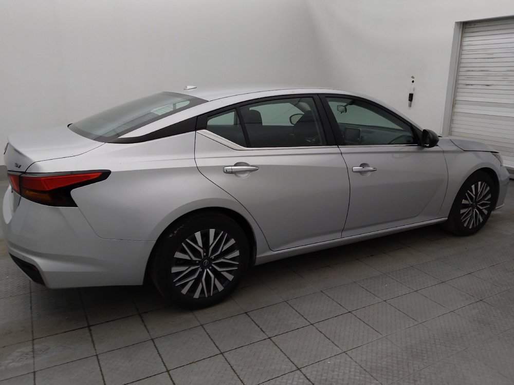 Used 2024 Nissan Altima 2.5 SV image 10