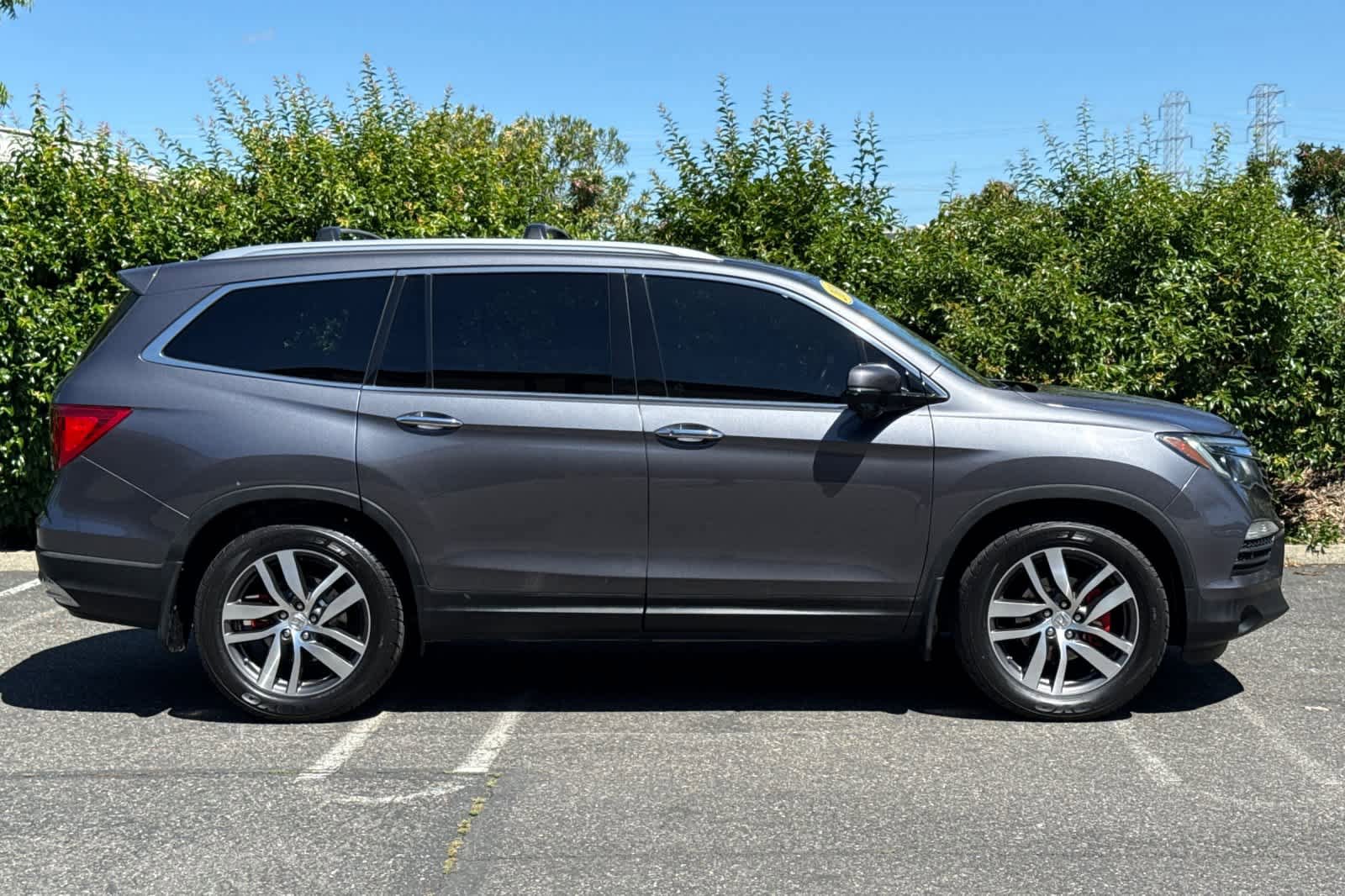 Used 2016 Honda Pilot Touring image 2