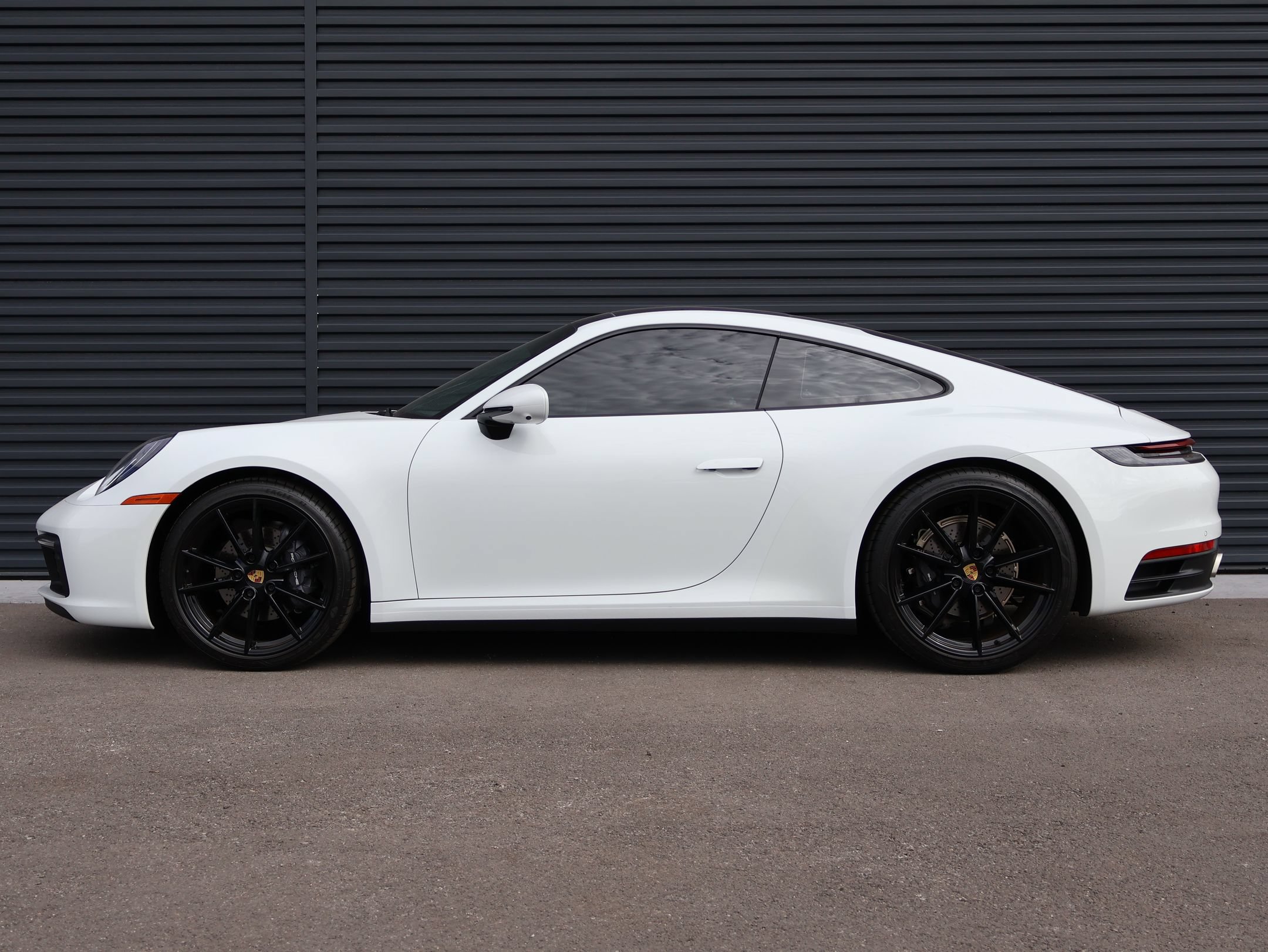 Used 2023 Porsche 911 Carrera RWD image 2