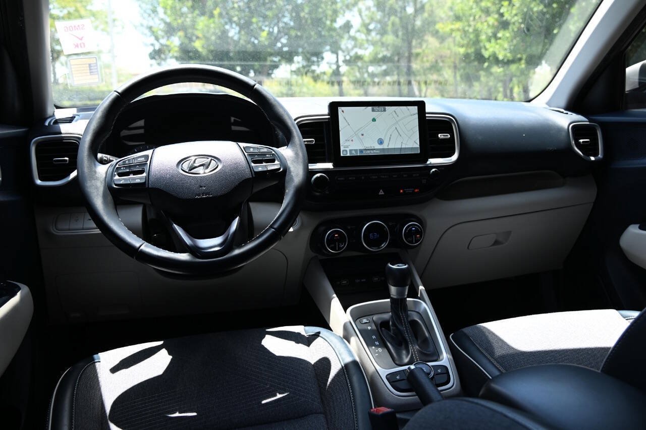 Used 2022 Hyundai Venue Limited FWD image 14