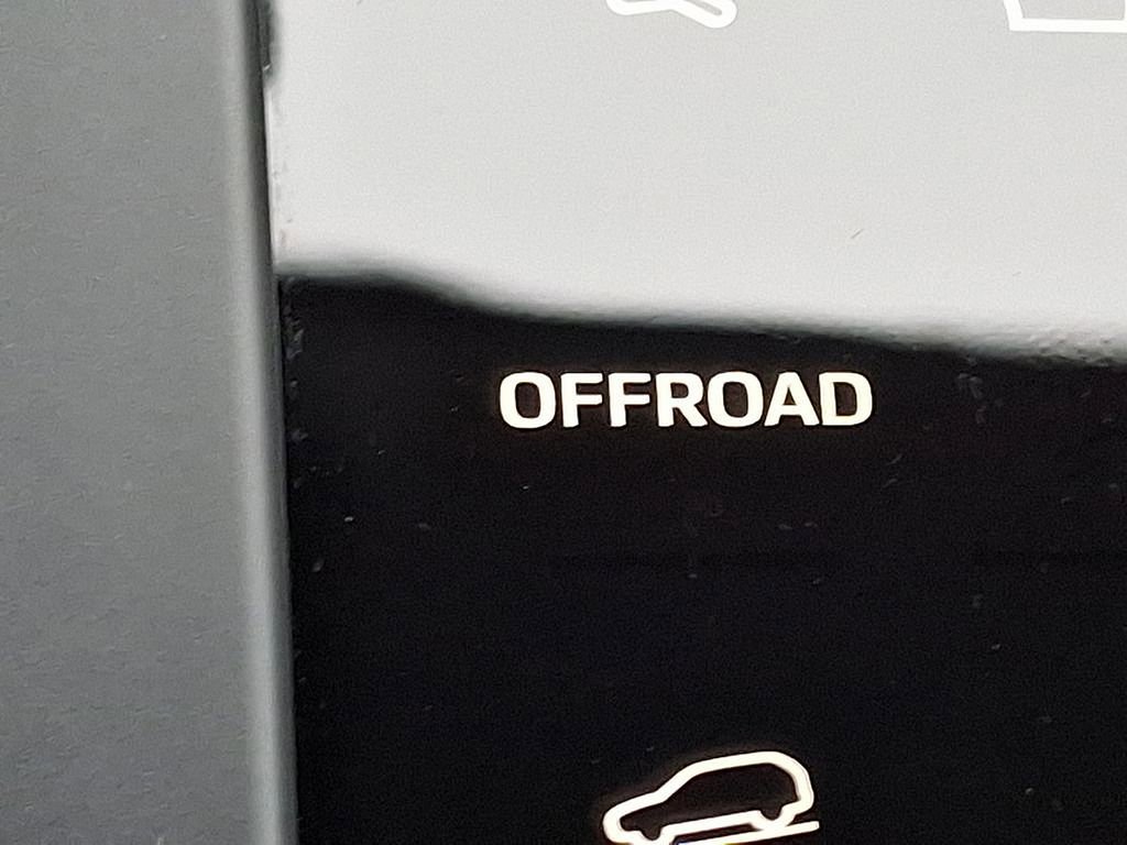 Used 2025 Porsche Macan image 25