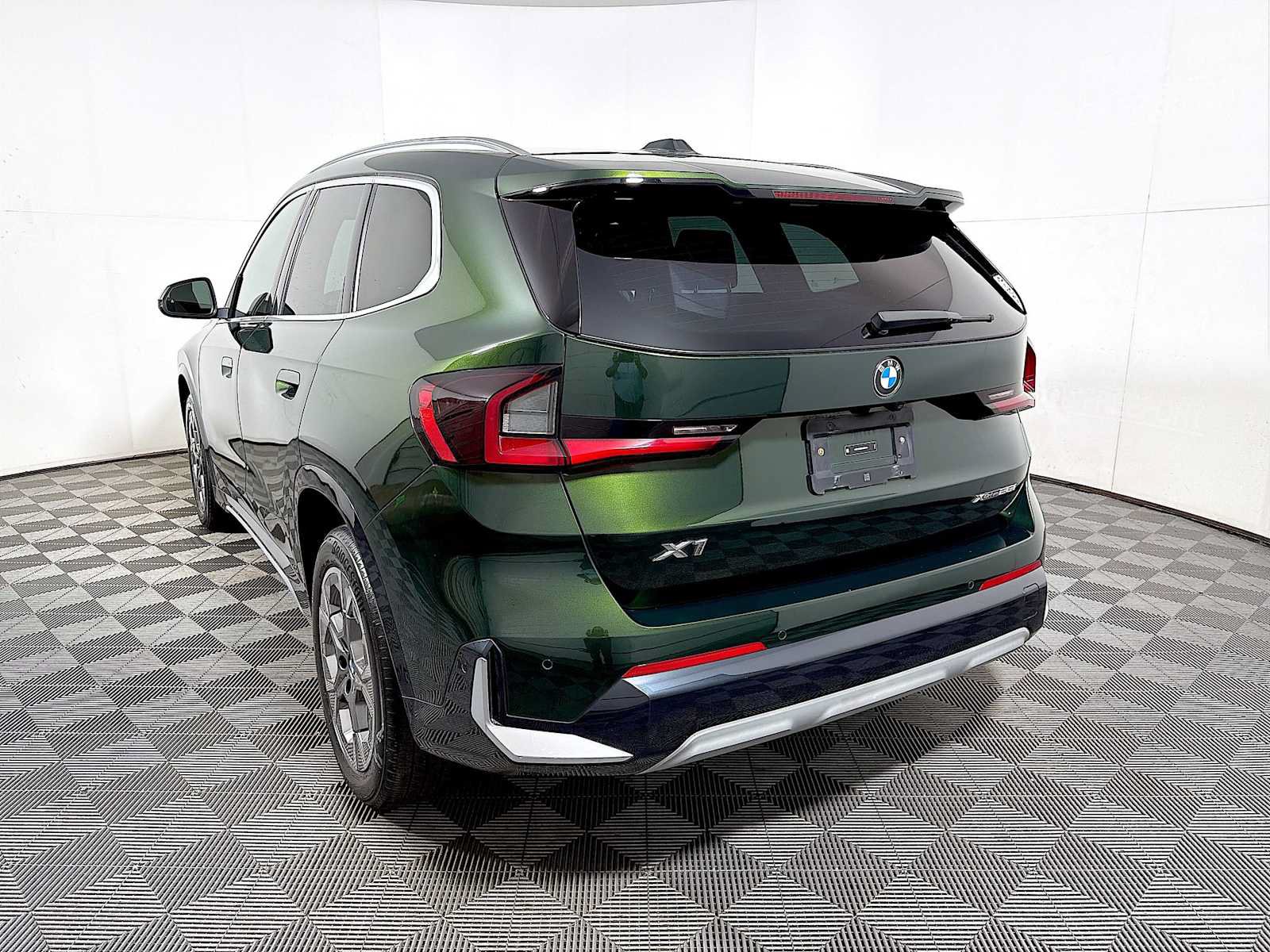 Used 2023 BMW X1 xDrive28i w/ Convenience Package AWD/4WD image 5