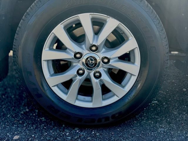 Used 2016 Toyota Land Cruiser AWD/4WD image 10