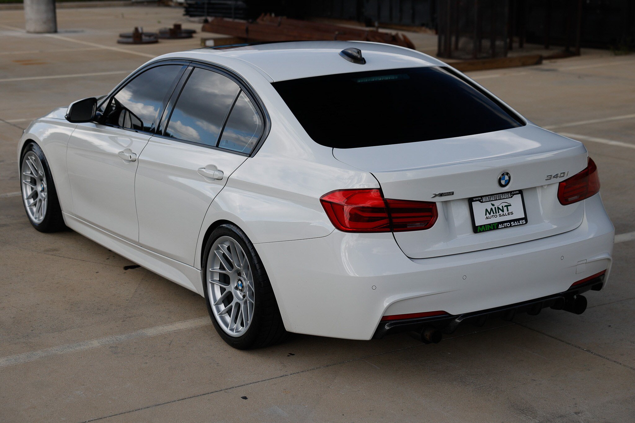 Used 2016 BMW 340i xDrive Sedan AWD/4WD image 8