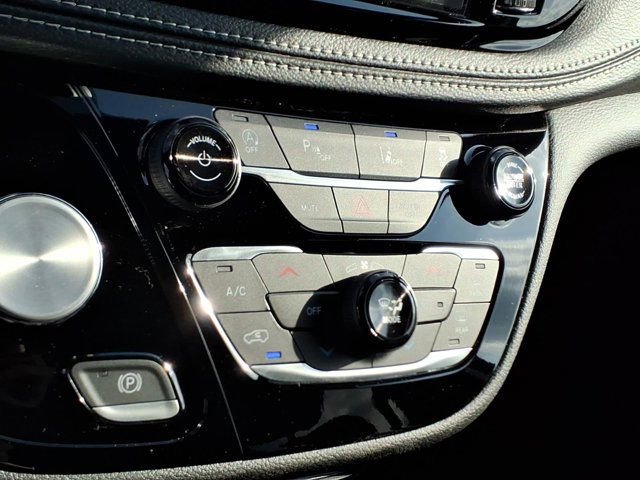 New 2026 Chrysler Pacifica Select AWD/4WD image 9