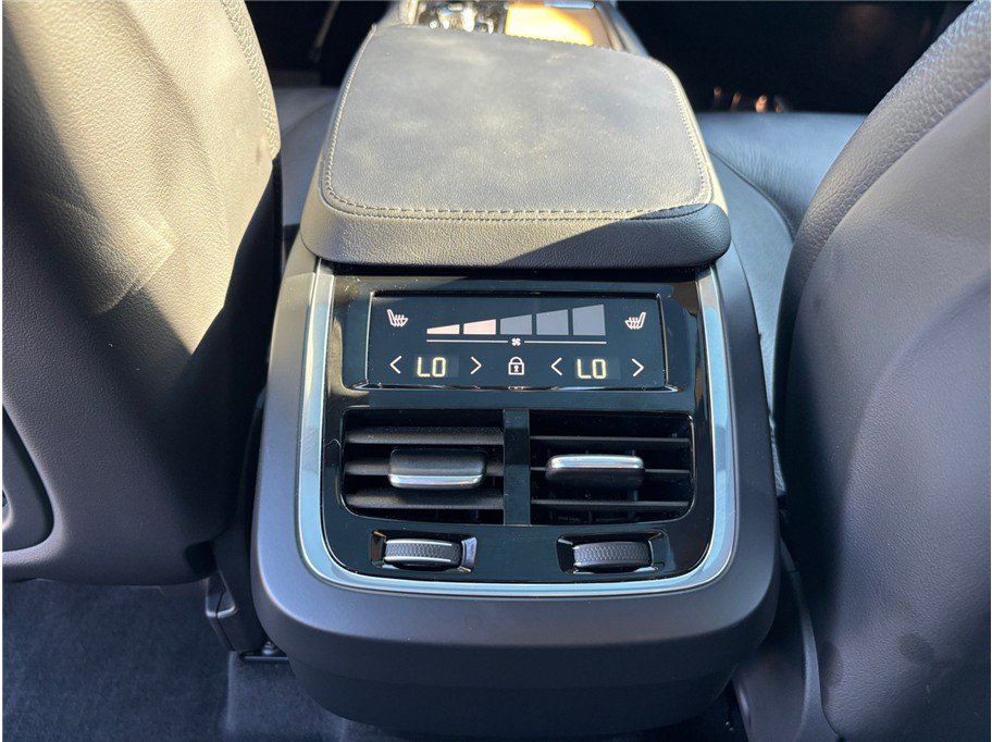 Used 2023 Volvo XC90 B5 Plus Bright image 41