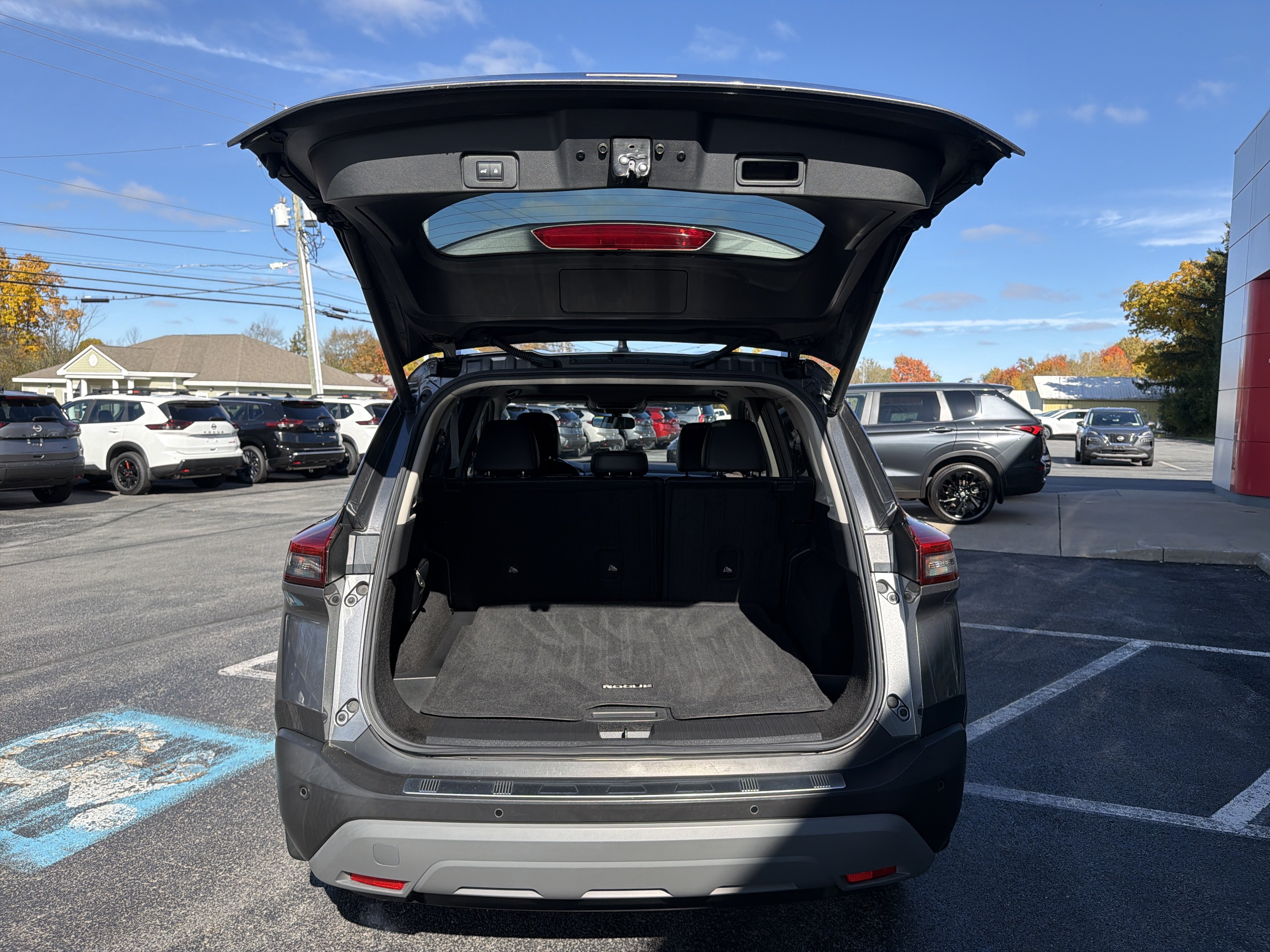 Used 2021 Nissan Rogue SV w/ Premium Package AWD/4WD image 8