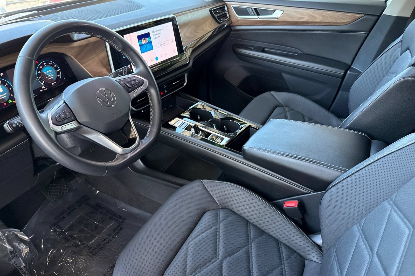 Used 2024 Volkswagen Atlas SE AWD/4WD image 5
