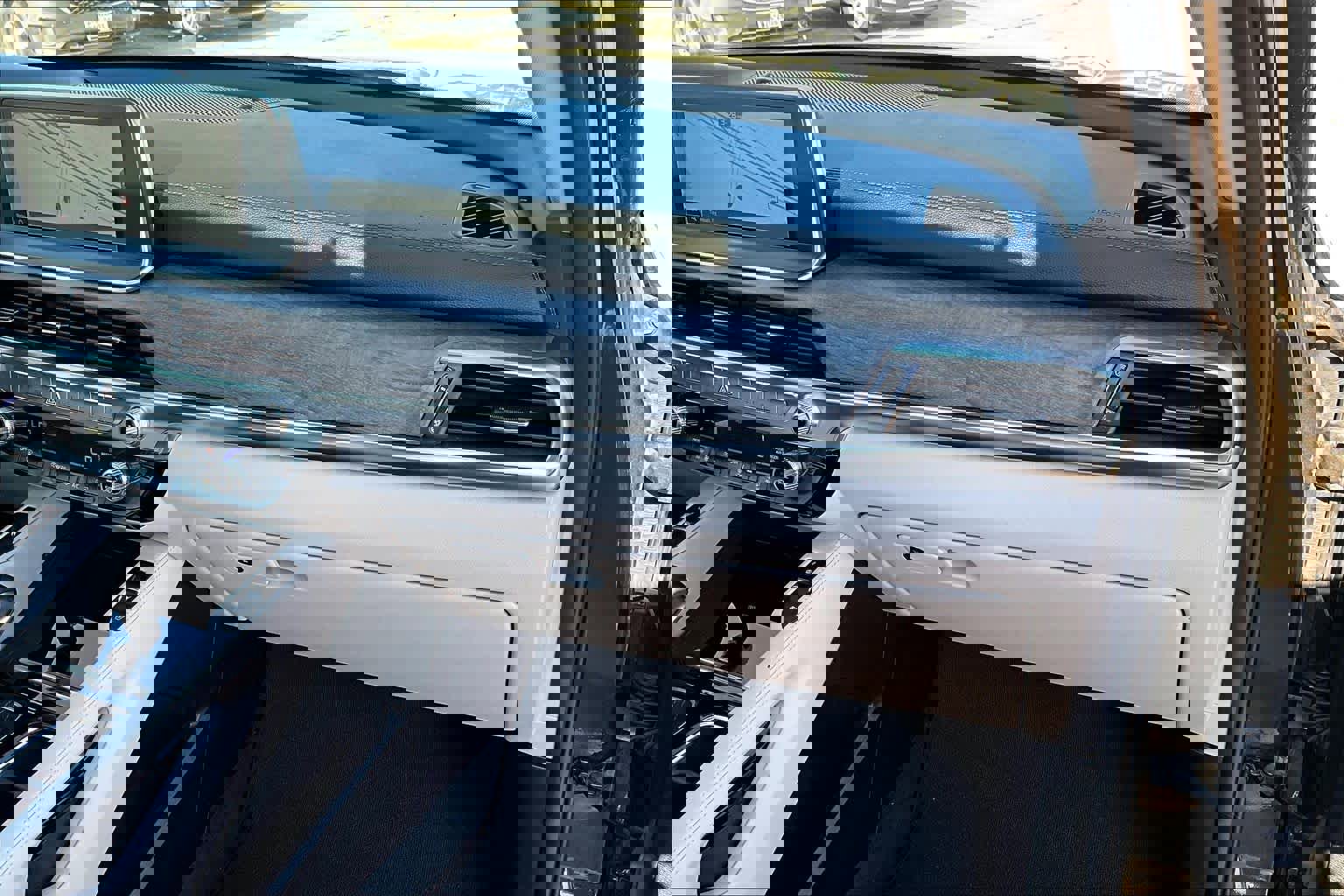 Used 2022 Kia Telluride EX w/ EX Premium Package image 19