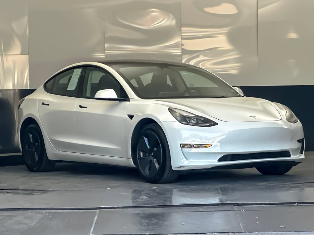Used 2023 Tesla Model 3 Standard Range RWD image 1