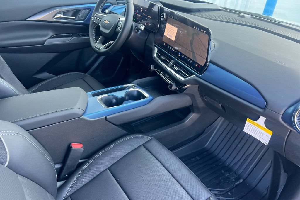New 2026 Chevrolet Equinox EV LT w/ Convenience Package II FWD image 13