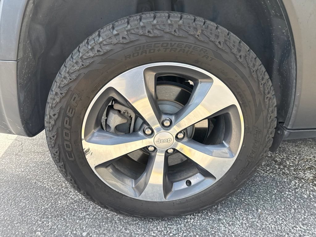 Used 2019 Jeep Cherokee Limited w/ Luxury Group AWD/4WD image 7
