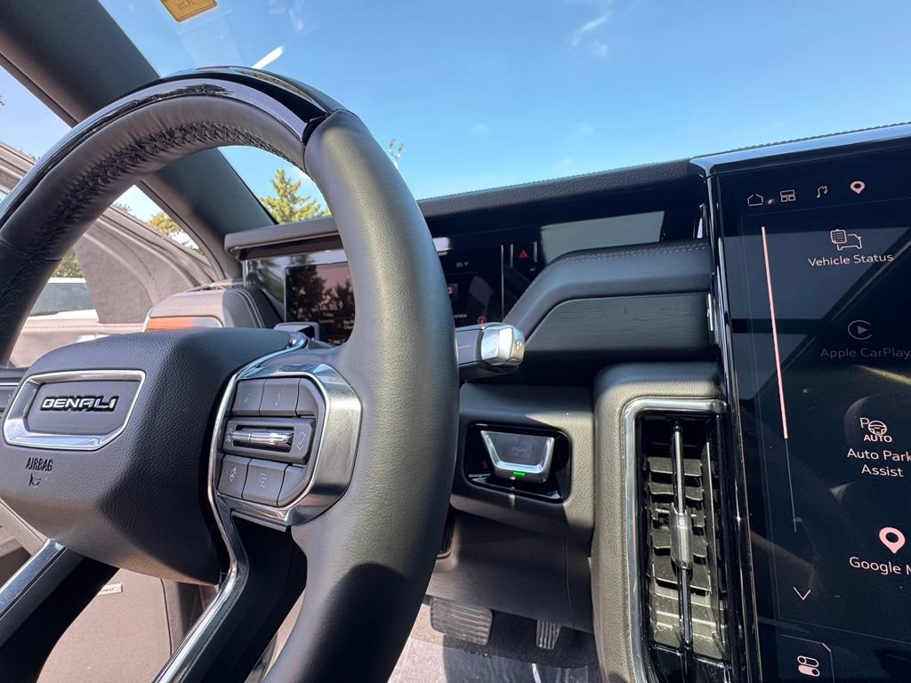 Used 2025 GMC Yukon Denali w/ Denali Reserve Package AWD/4WD image 24