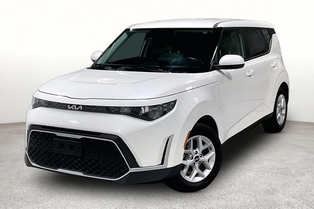 Used 2025 Kia Soul LX w/ LX Technology Package FWD image 14