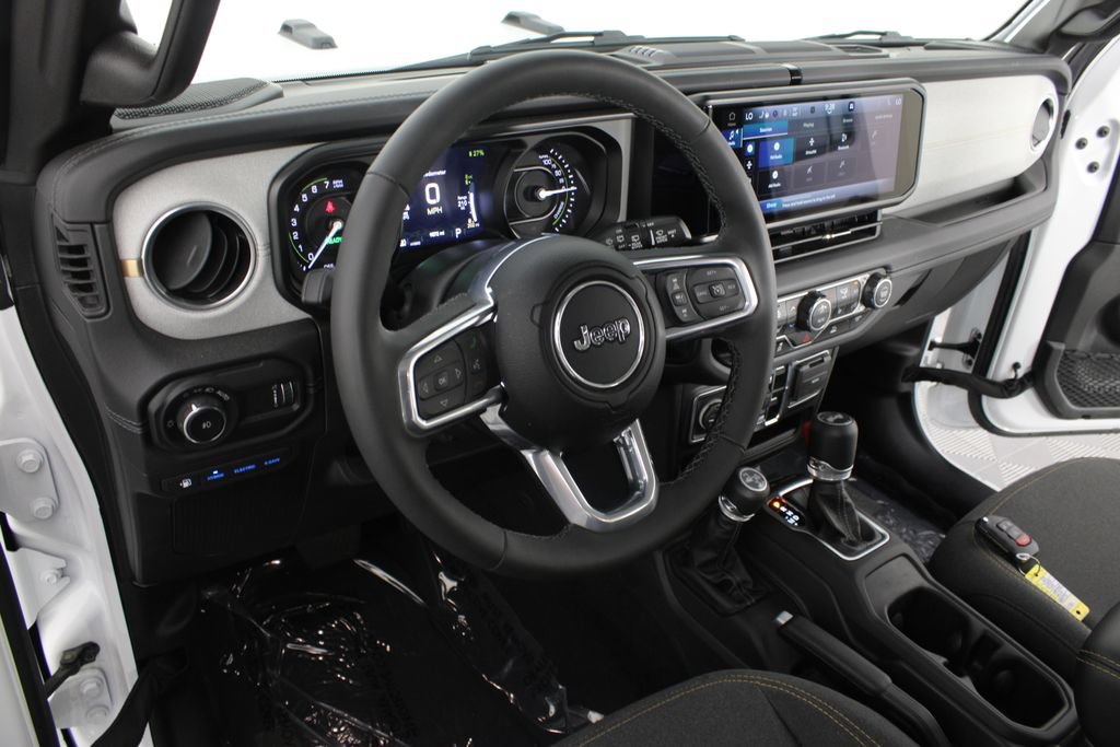 Used 2025 Jeep Wrangler Unlimited Sahara AWD/4WD image 8