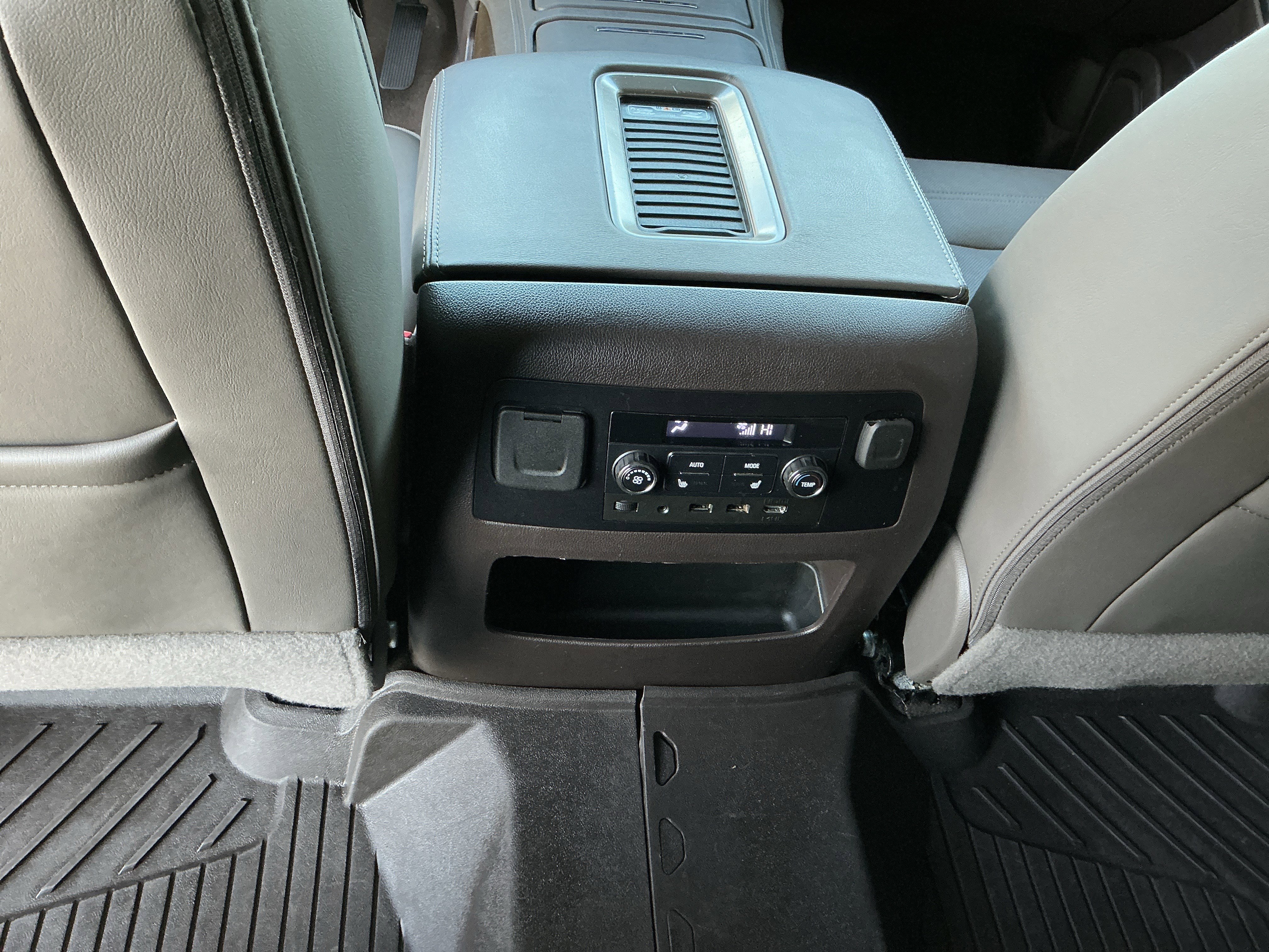 Used 2019 GMC Yukon XL Denali w/ Denali Ultimate Package image 29