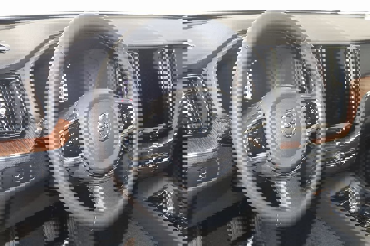 Used 2023 Volvo XC60 B5 Plus w/ Climate Package image 6