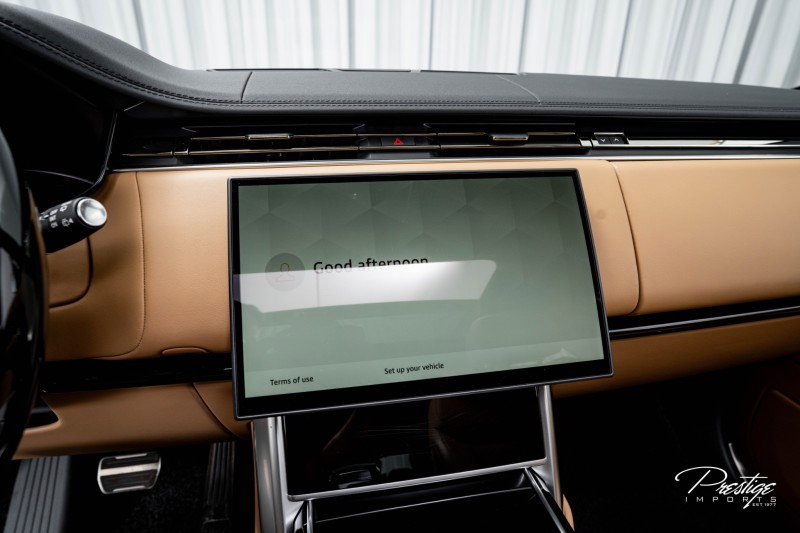 Used 2025 Land Rover Range Rover SE image 24