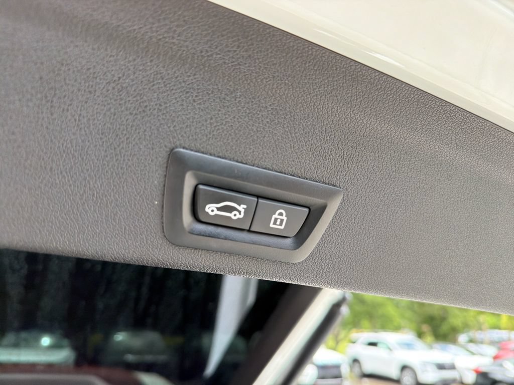Used 2023 BMW X6 xDrive40i w/ M Sport Package AWD/4WD image 36