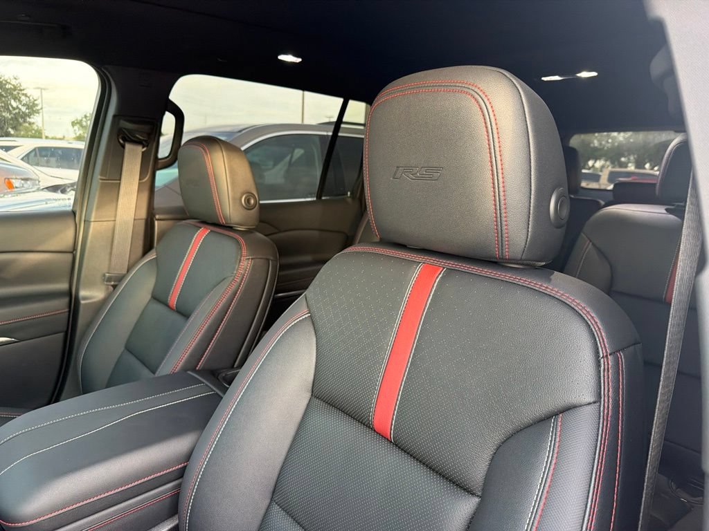 Used 2026 Chevrolet Traverse RS FWD image 18